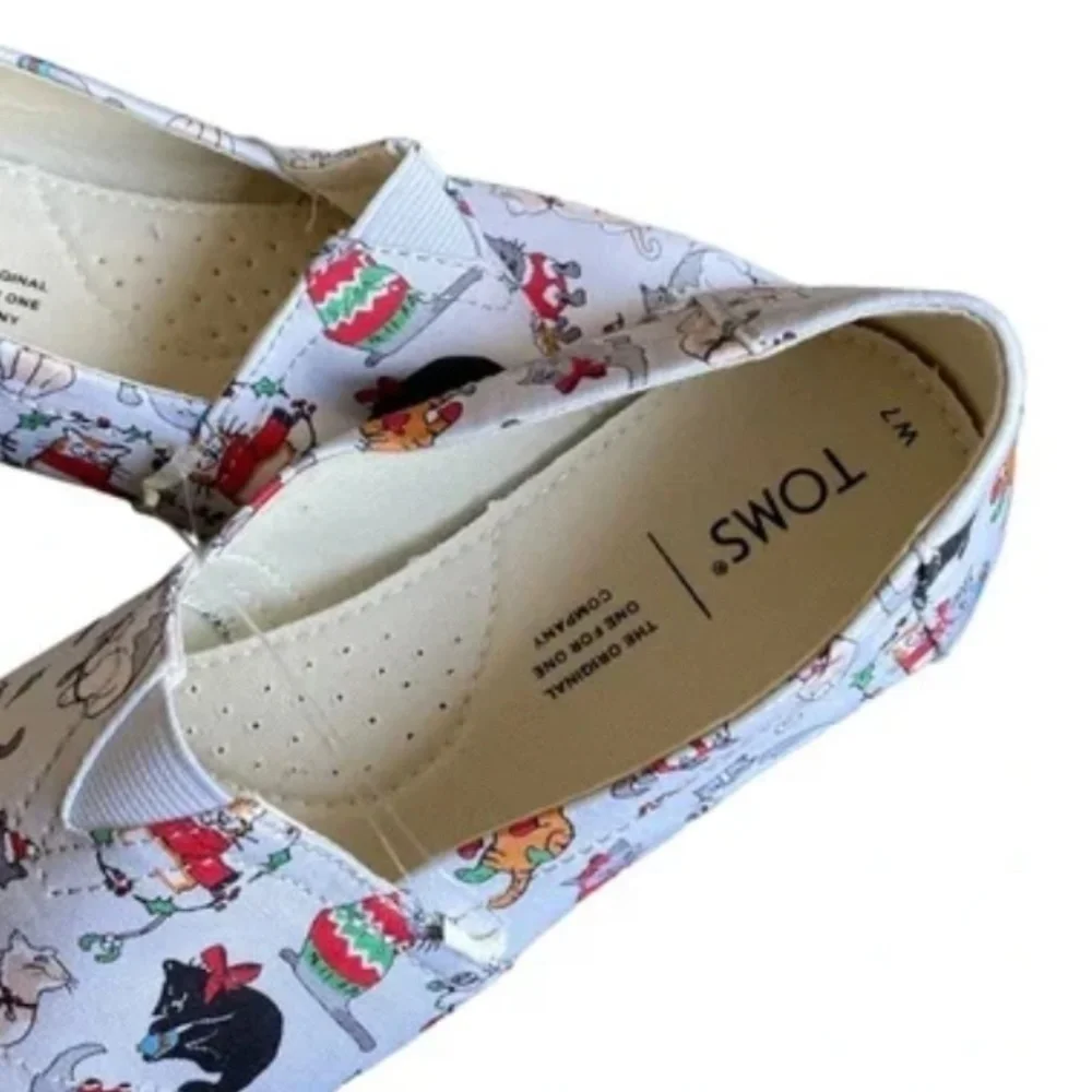 Tom's Christmas Cat‎ 7 Holiday Shoes
